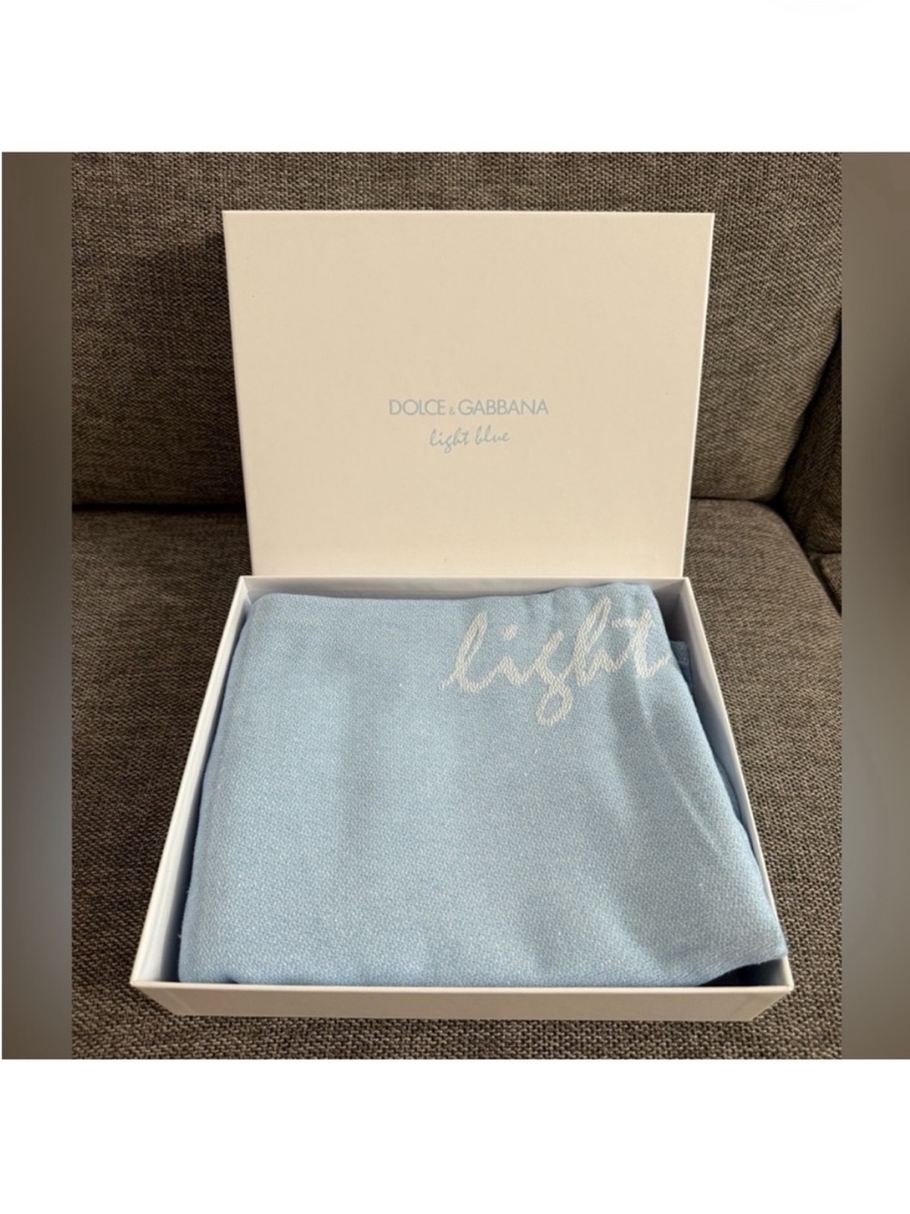 Dolce & Gabbana Light Blue Beach Towel - Picture 5 of 9